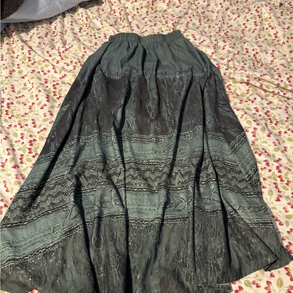Amazon Black and Gold Pleated Maxi Skirt for Casual Wear
